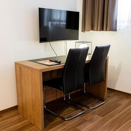 Orange Hotel Und Apartments Neu-Ulm Ngoại thất bức ảnh