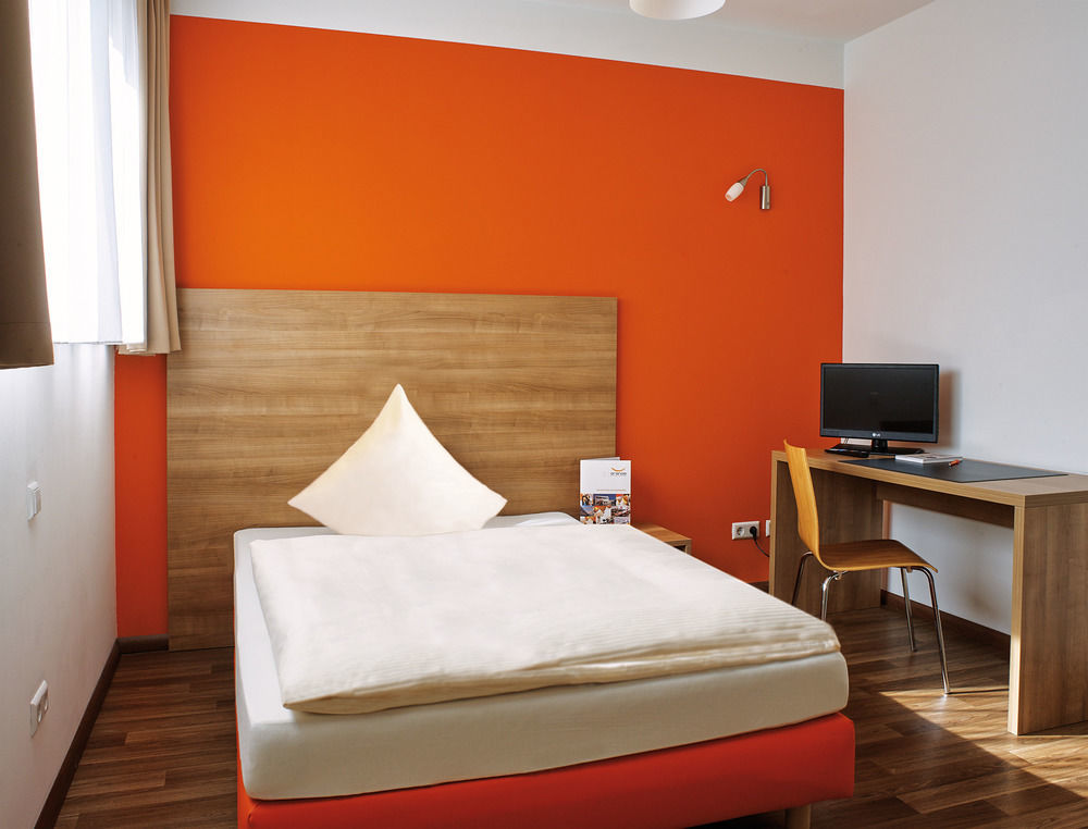 Orange Hotel Und Apartments Neu-Ulm Ngoại thất bức ảnh